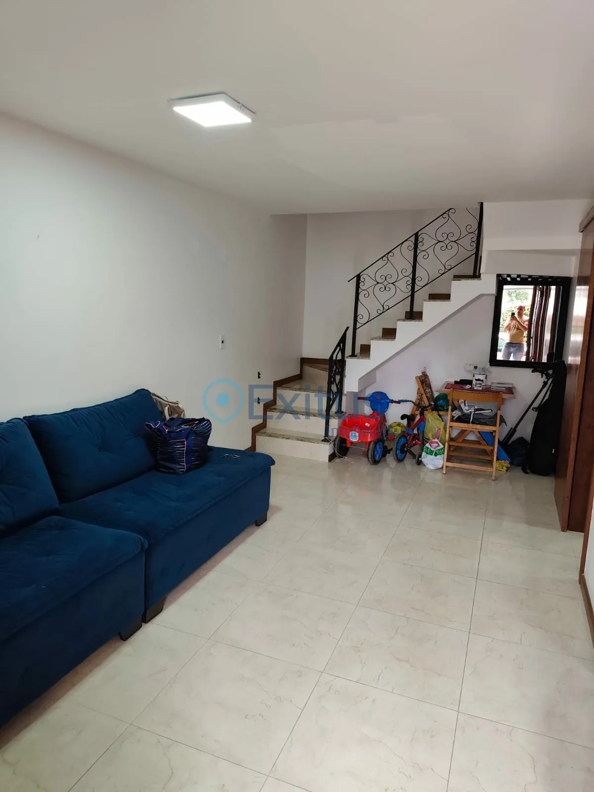 Adorável Casa em Condomínio no Vale Feliz - Foto 1